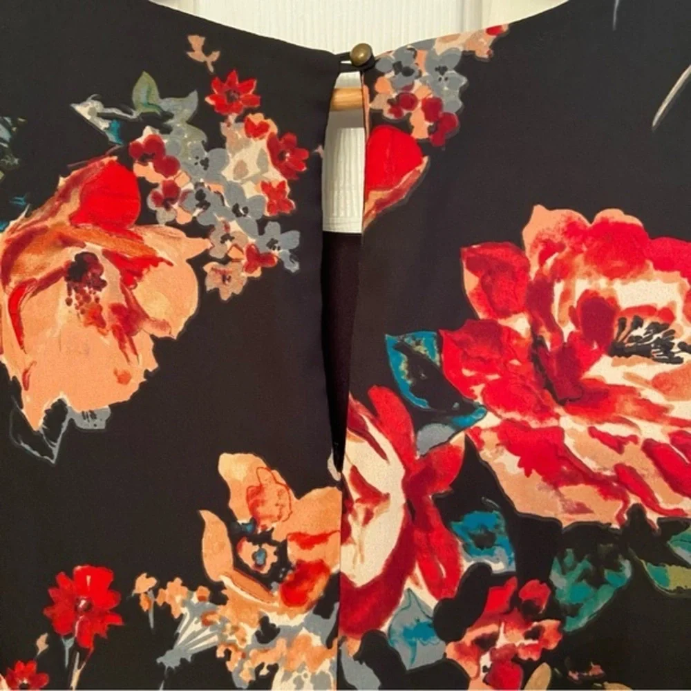 Everly Floral Bell Sleeve‎ Shift Dress Size M